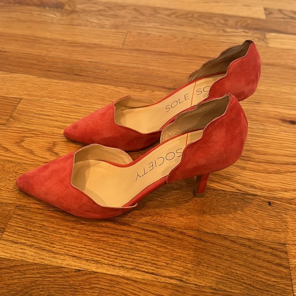 Coral red heels size 5 - Picture 2 of 3